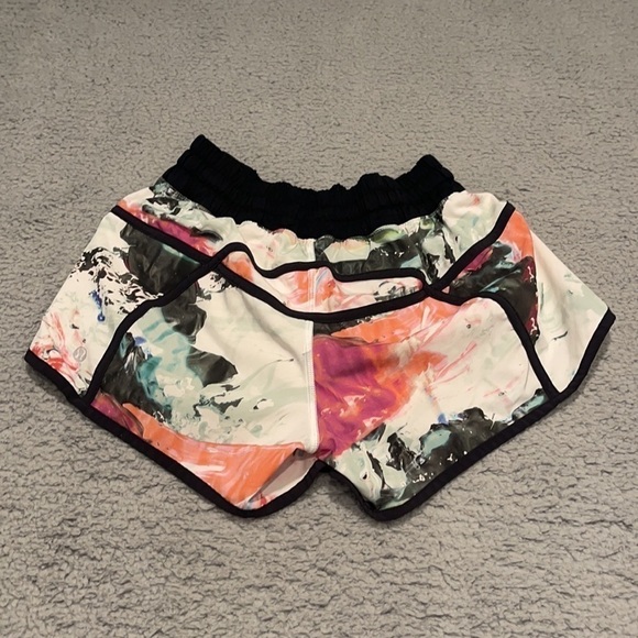Lululemon Shorts Womens 4 vintage Black Tracker Pigment Wave Multi Athletic - Picture 3 of 5